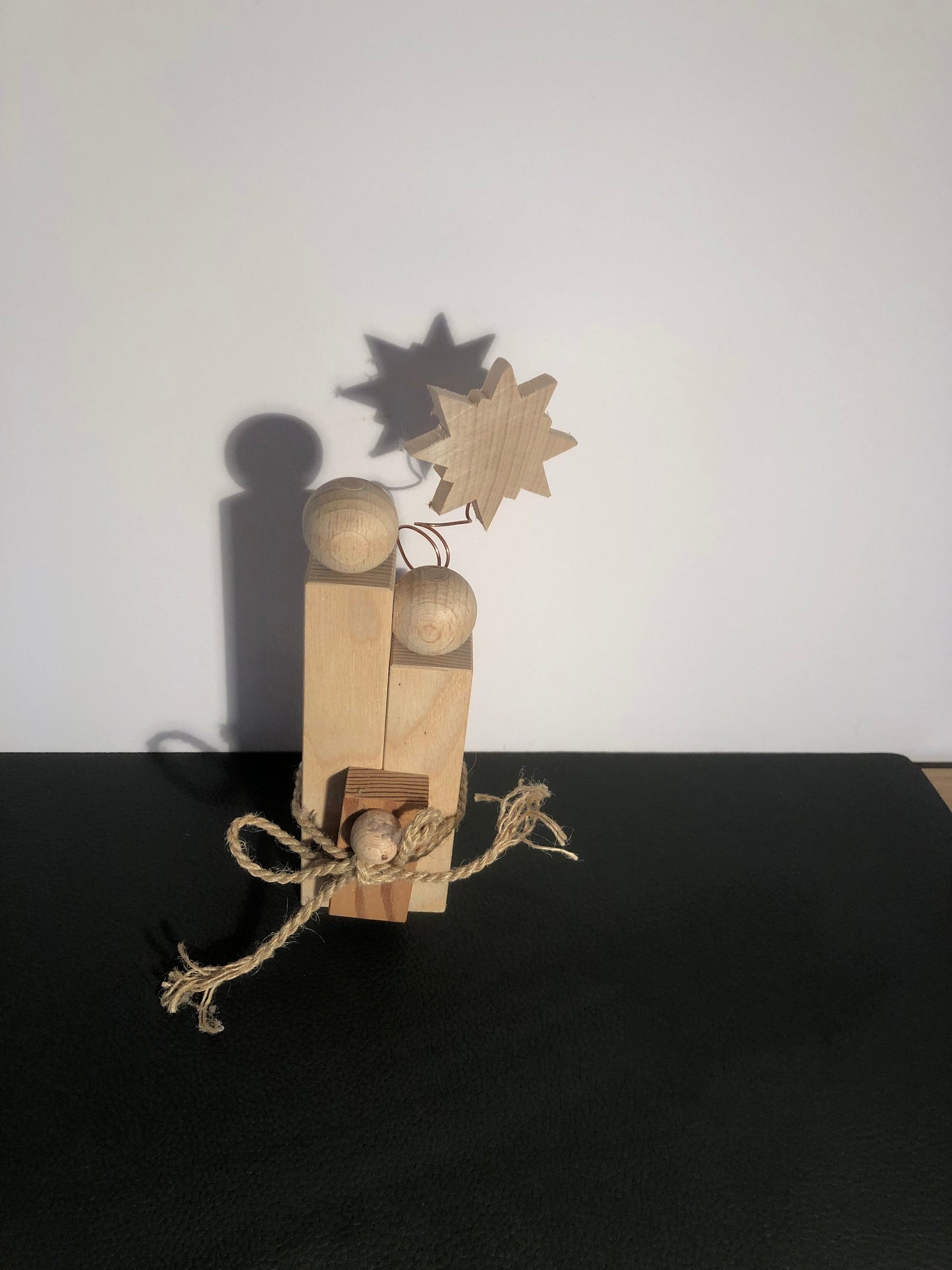 Heilige Familie aus Holz – Handgefertigte Dekofigur aus Buche & Esche – Weihnachtsdeko – Krippe modern – Geschenkidee Weihnachten