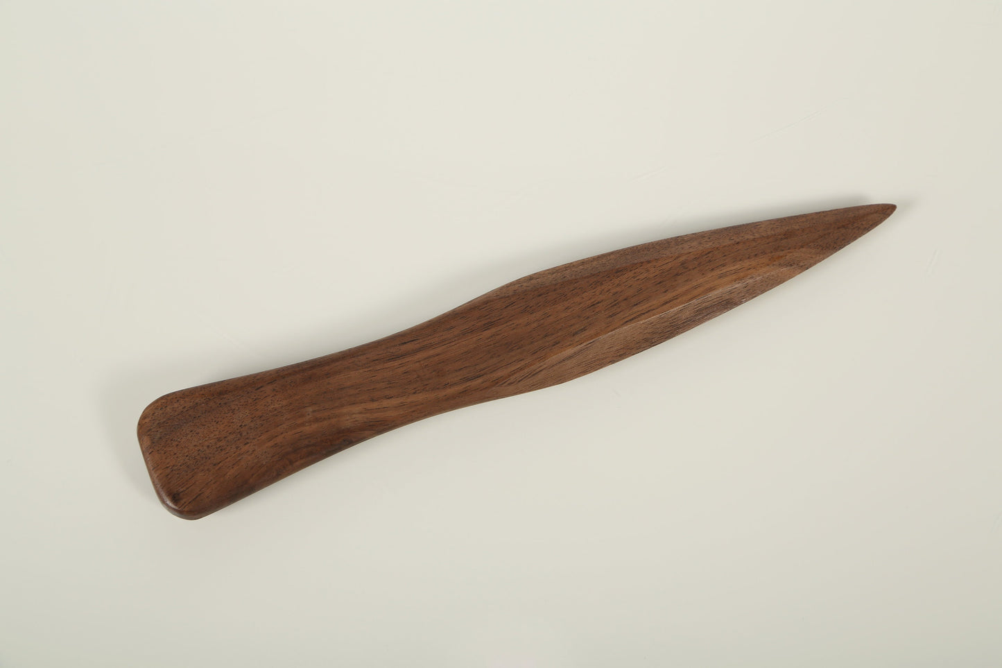 Handgefertigter Brieföffner aus Nussbaum – ergonomisch, elegant, nachhaltiges Holz, Geschenkidee, Schreibtisch Accessoire
