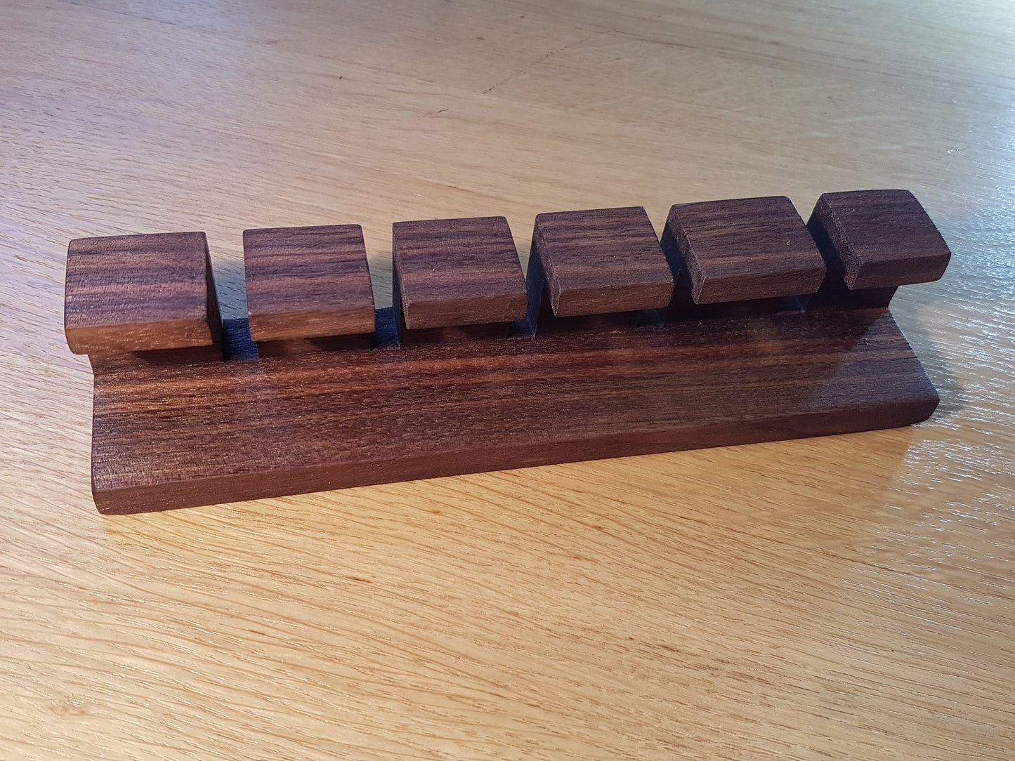 Kabel Organizer Holz Nussbaum | Kabelhalter Schreibtisch | Kabelmanagement Ladekabel Handy Laptop Tablet | Kabel Ordnung Büro Geschenk