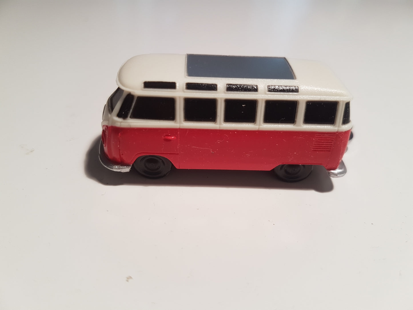 Schlüsselleiste Holz Garage Design – Schlüsselbrett & Schlüsselhalter aus Eiche, Handmade, inkl. Auto Schlüsselanhänger mit LED