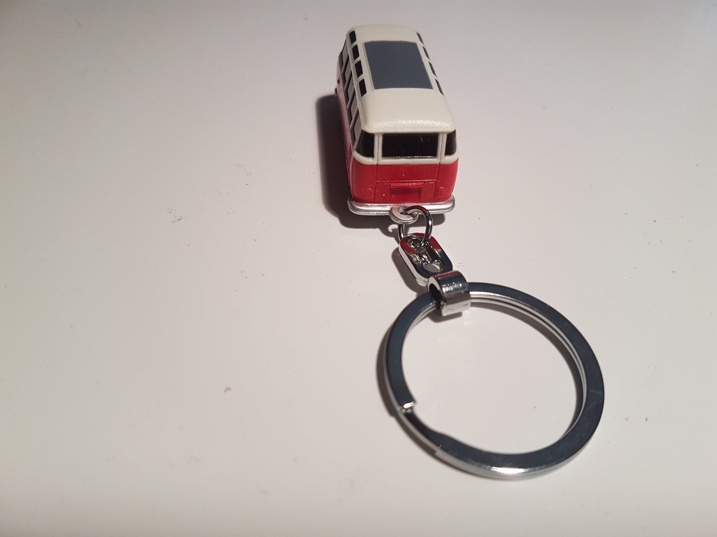 Schlüsselleiste Holz Garage Design – Schlüsselbrett & Schlüsselhalter aus Eiche, Handmade, inkl. Auto Schlüsselanhänger mit LED