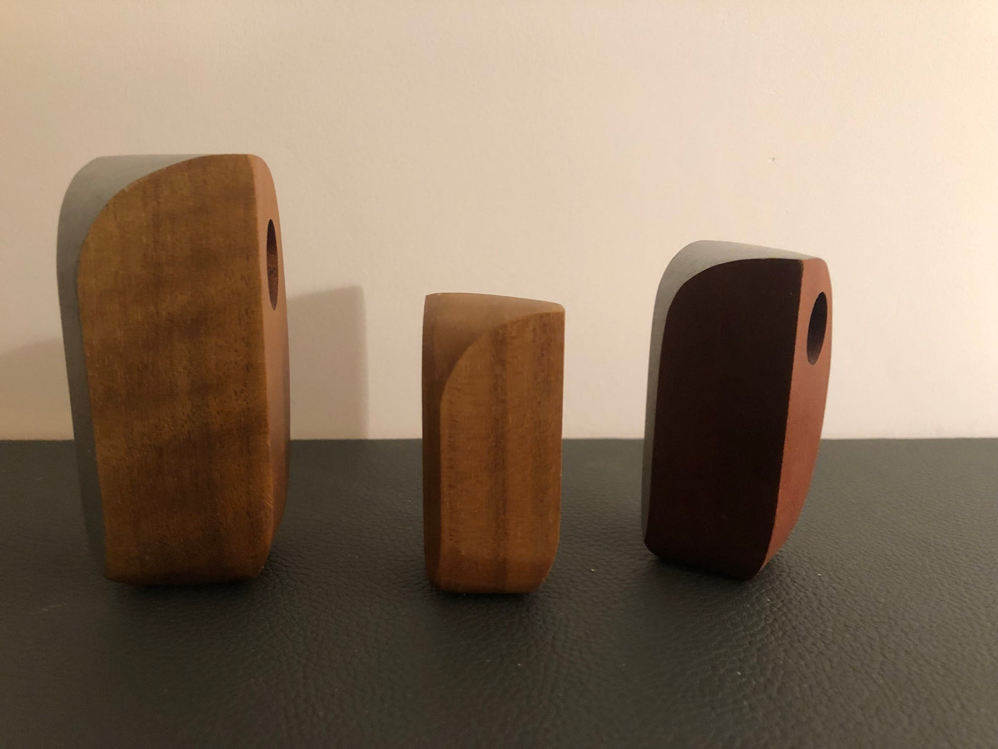 Handgemachte Holz-Eulen 3er-Set – Nussbaum Figuren, Deko Eulen, Geschenkidee Weihnachten, Geburtstag, zeitlose Wohndeko