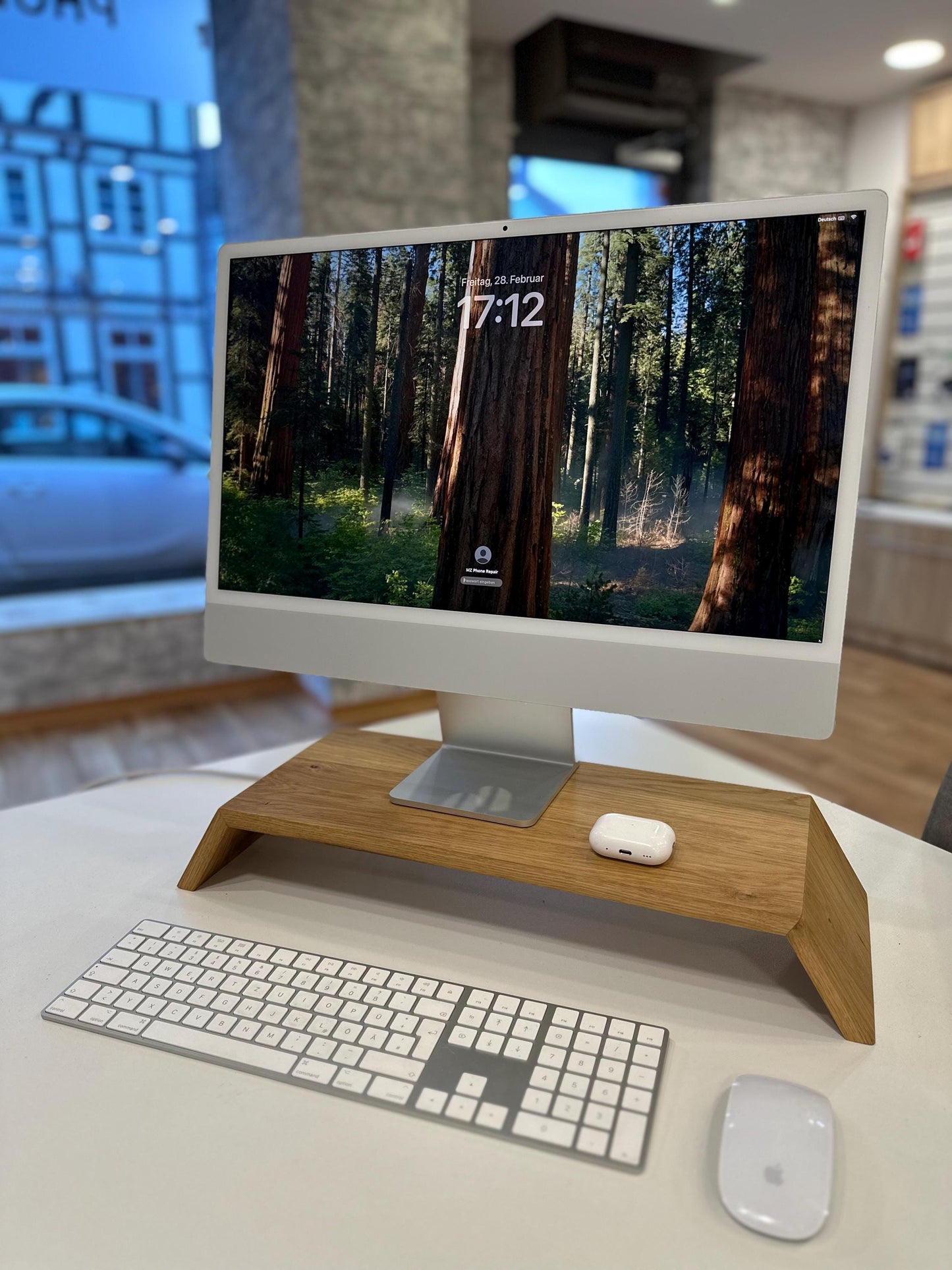 Monitorständer aus Eiche Holz – Handgefertigter Bildschirmständer für iMac, Monitor & Laptop | Ergonomischer Schreibtisch Organizer
