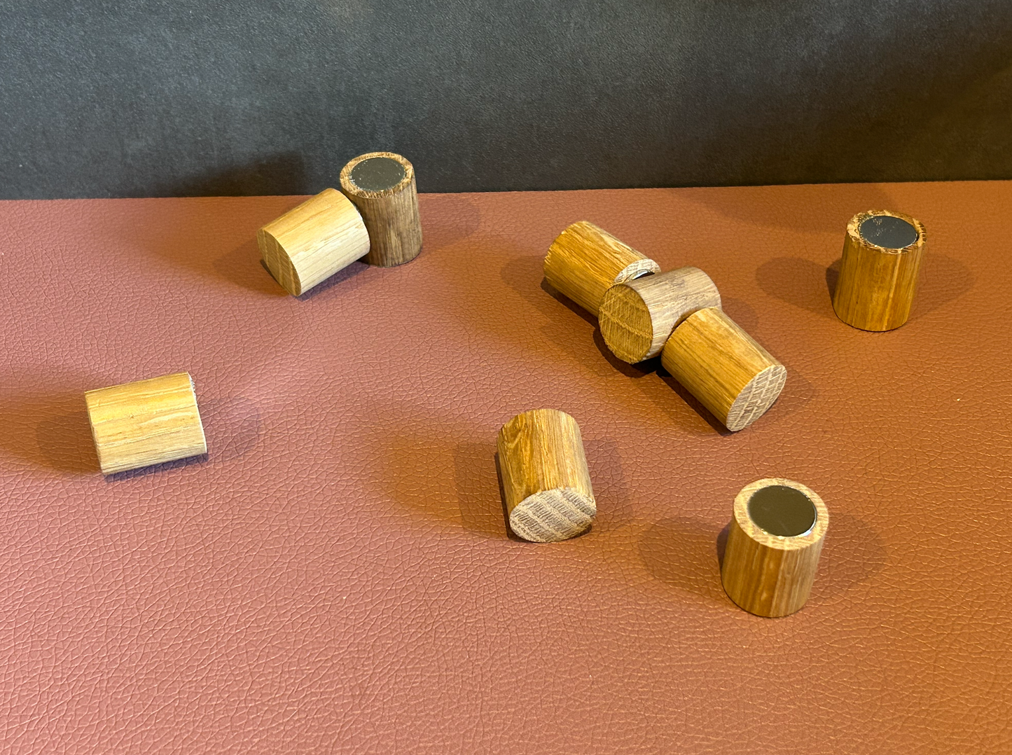 Handgemachte Magnete aus Eiche – Starke Holzmagnete mit Neodym | Kühlschrankmagnet |Büro | Holz | Design Magnet | Geschenkidee