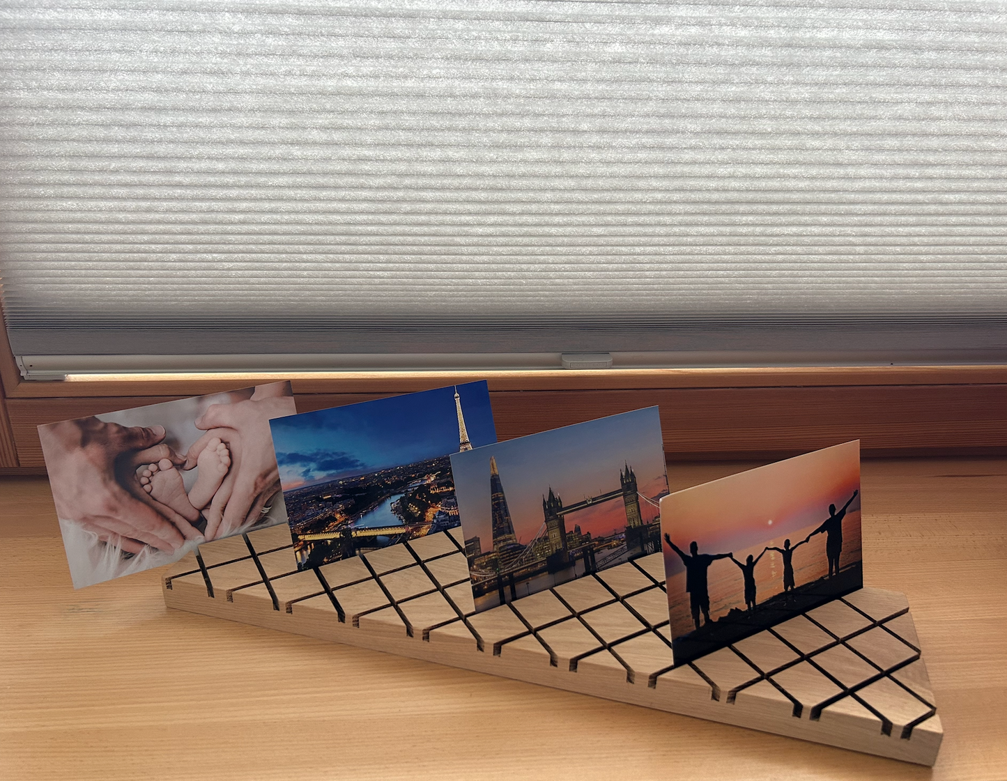 Bilderleiste Holz Eiche – Fotoleiste & Bilderhalter | Handgemachte Fotoschiene | Massivholz Deko | Geschenkidee Wanddeko