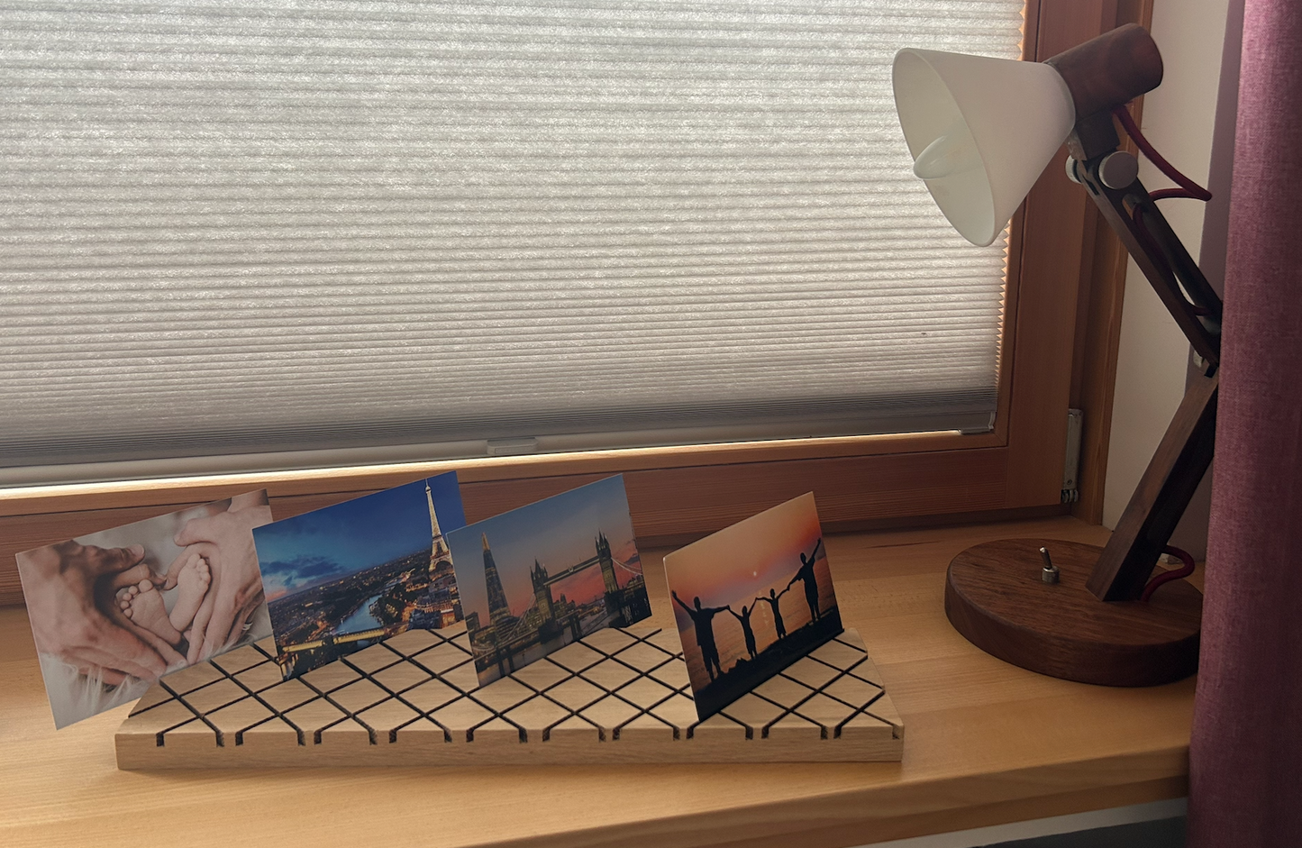 Bilderleiste Holz Eiche – Fotoleiste & Bilderhalter | Handgemachte Fotoschiene | Massivholz Deko | Geschenkidee Wanddeko