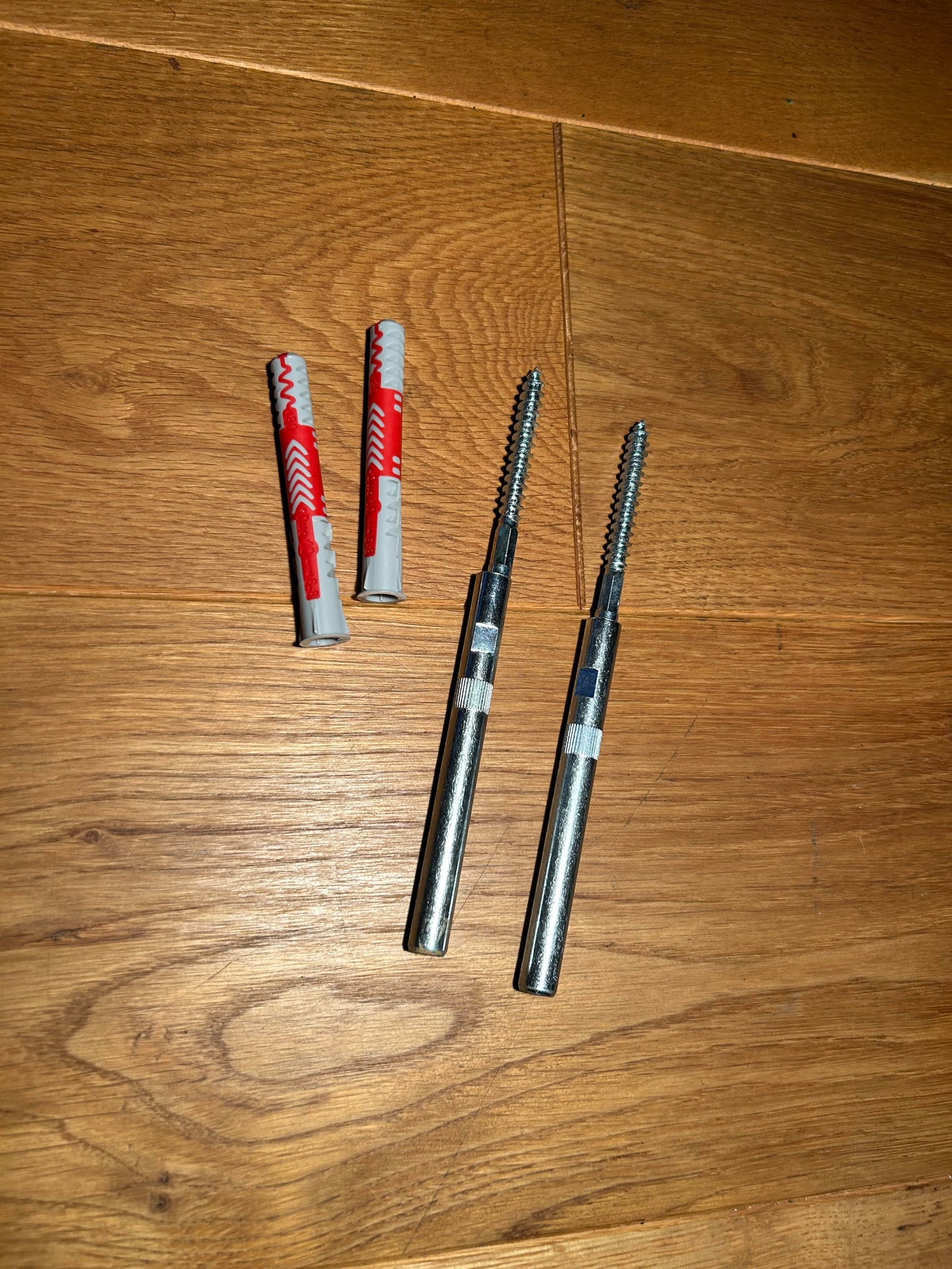 Weinregal Wand aus Eiche | Weinglashalter für 3 Gläser & 3 Flaschen | Handgefertigt | Geschenk für Weinliebhaber | Küche Wohnzimmer