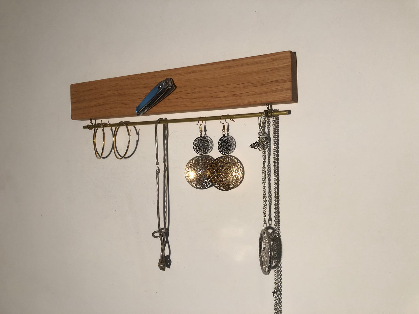 Schmuckorganizer mit Messingstange für mehr Ordnung – Schmuckständer, Ohrringhalter, Schmuckboard, Schmuckhalter