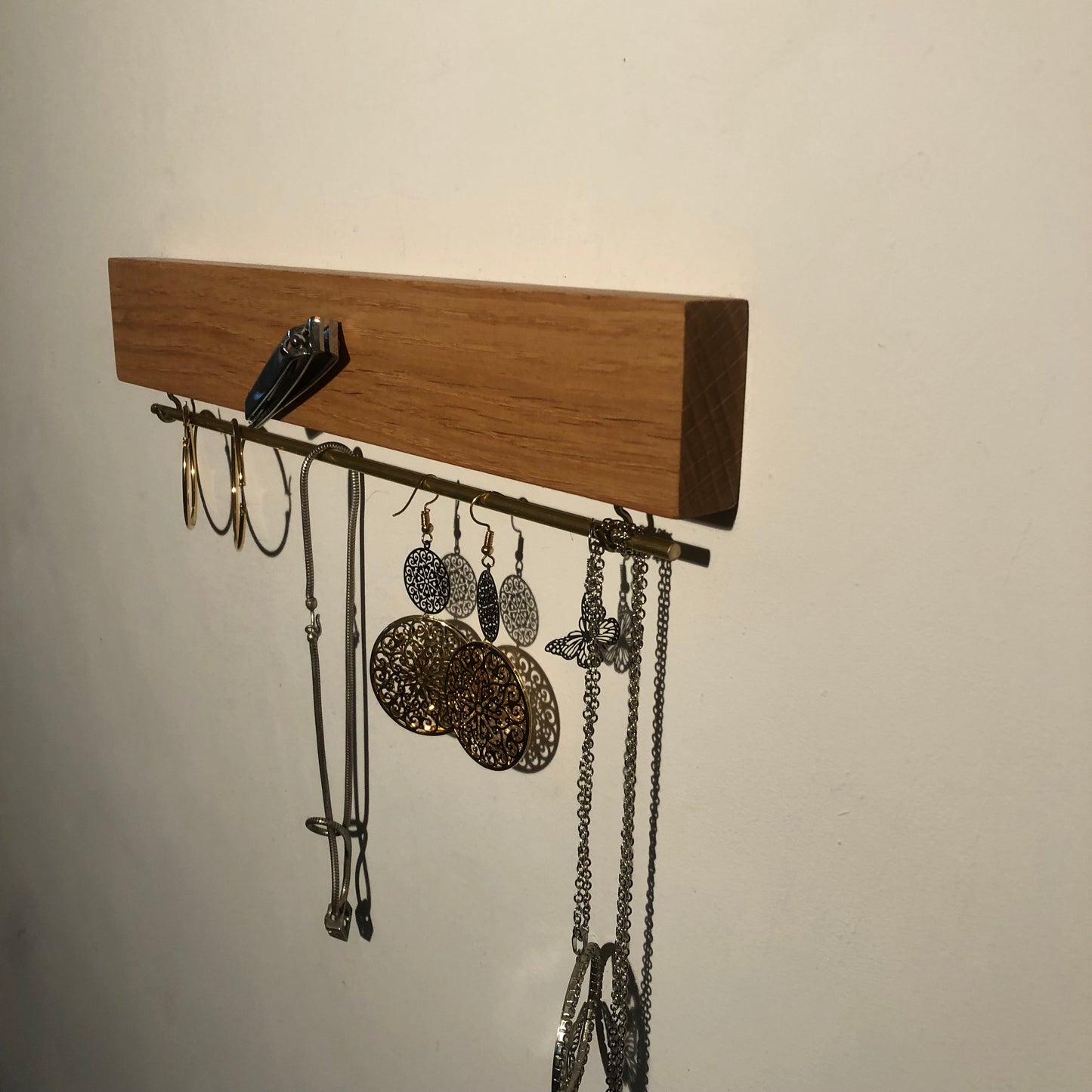 Schmuckorganizer mit Messingstange für mehr Ordnung – Schmuckständer, Ohrringhalter, Schmuckboard, Schmuckhalter