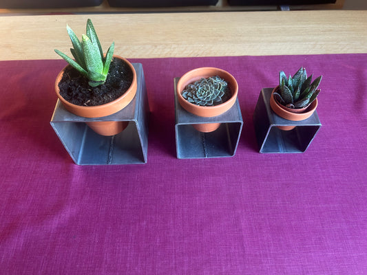 Handmade metal flowerpot holder with 3 pots | 3 sizes | Industrial design decoration for succulents & houseplants