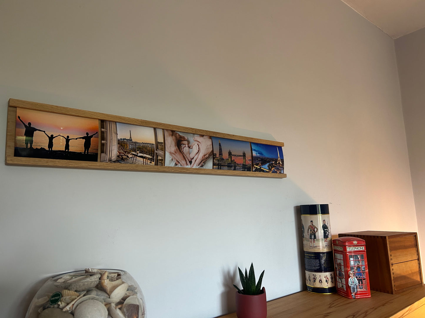 Bilderleiste Holz Eiche | Fotoleiste Wand | Bilderhalter | Kartenhalter | Fotoschiene | Geschenk I Idee Handarbeit für Bilder im Querformat