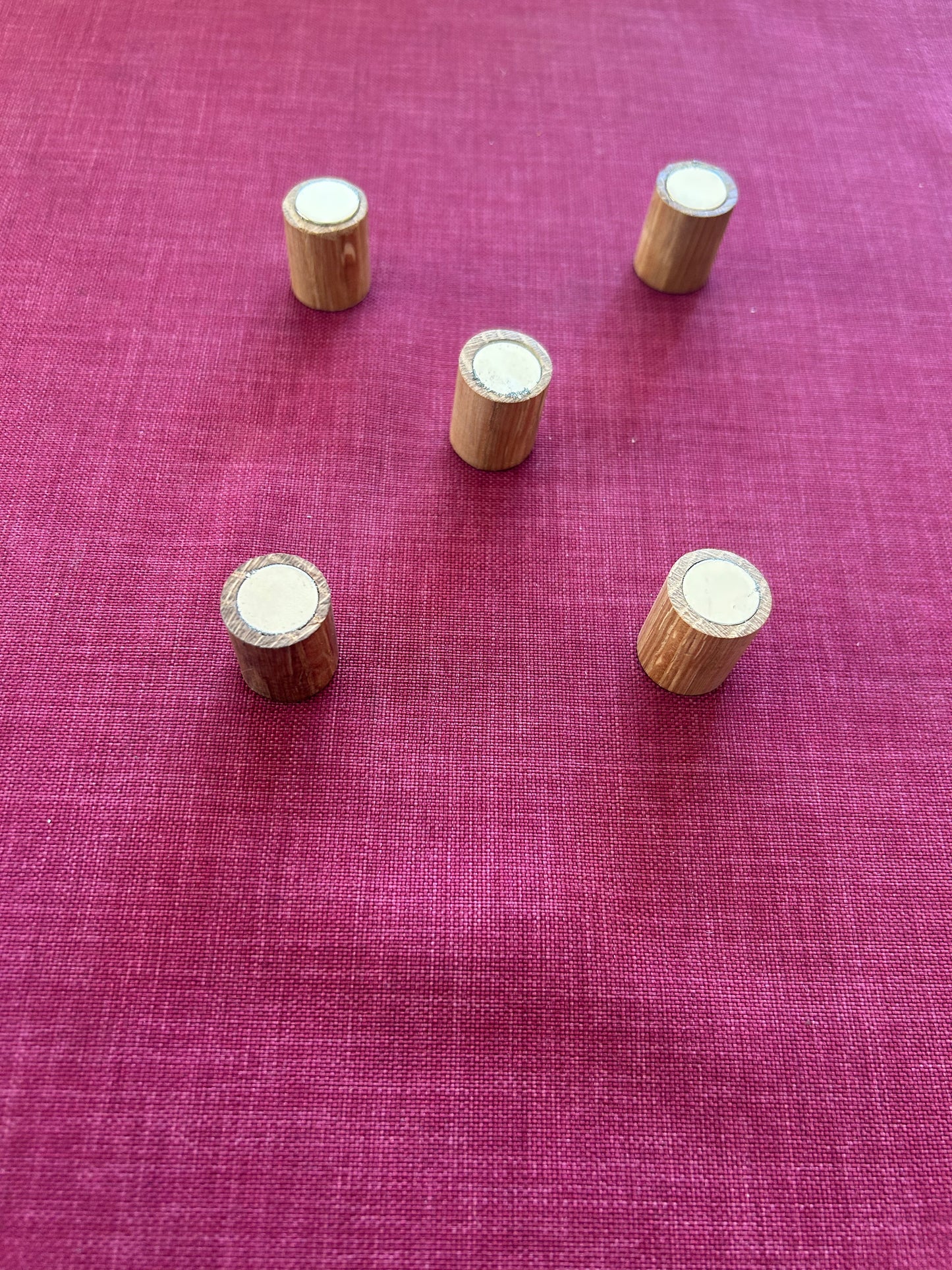 Handgemachte Magnete aus Eiche – Starke Holzmagnete mit Neodym | Kühlschrankmagnet |Büro | Holz | Design Magnet | Geschenkidee