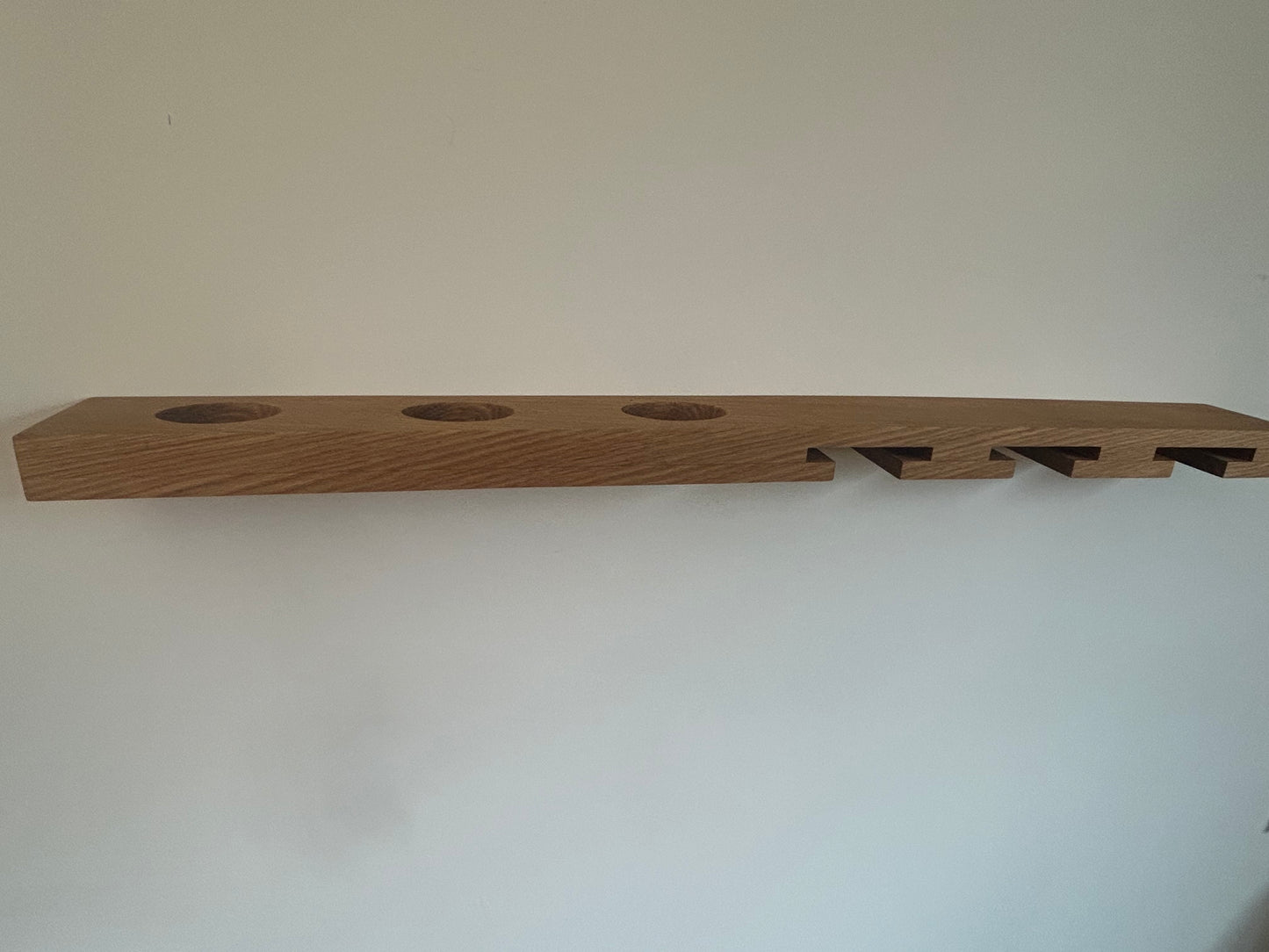 Weinregal Wand aus Eiche | Weinglashalter für 3 Gläser & 3 Flaschen | Handgefertigt | Geschenk für Weinliebhaber | Küche Wohnzimmer