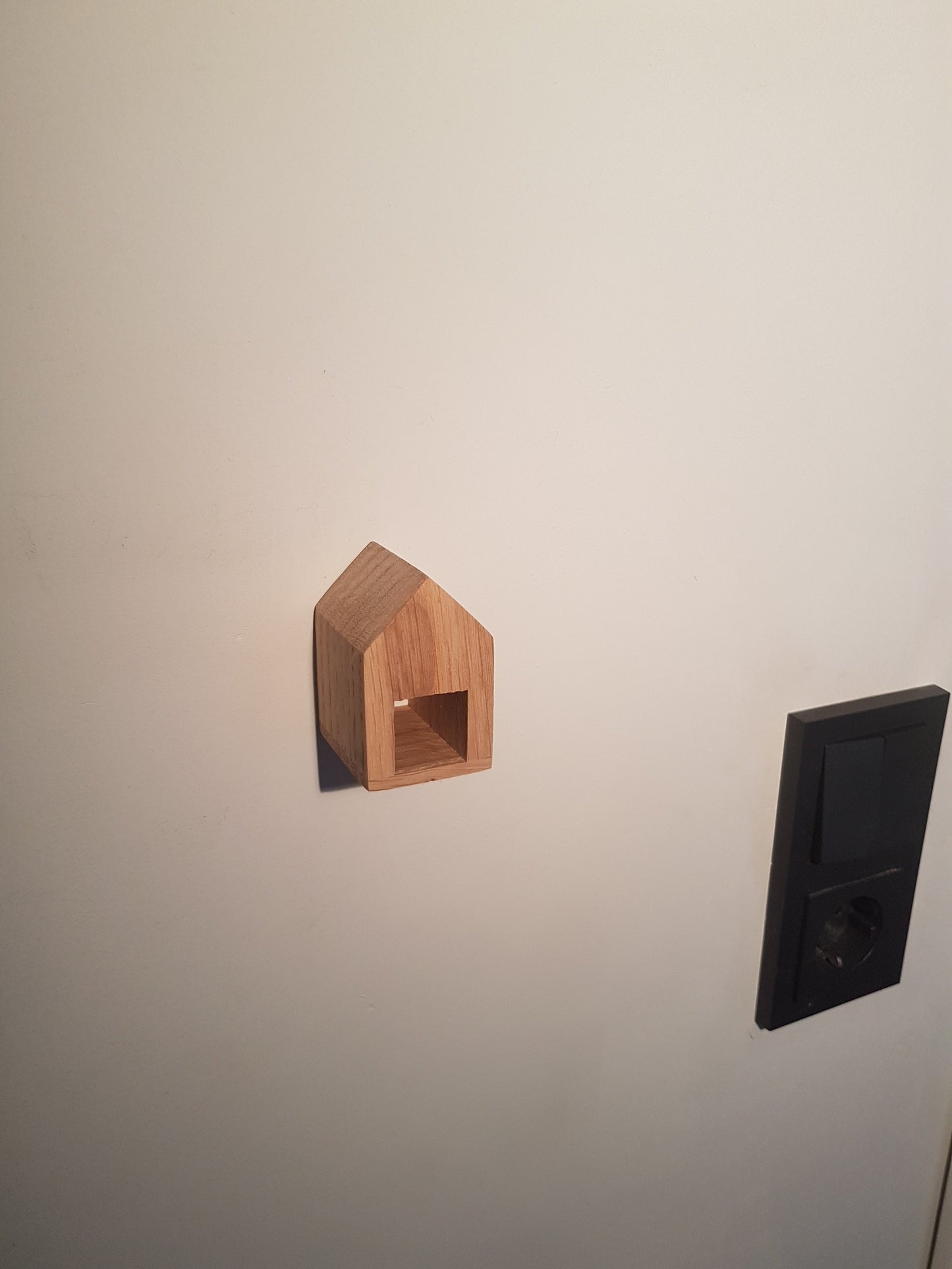 Schlüsselleiste aus Holz mit PKW Schlüsselanhänger, inklusive LED Lampe - Schlüsselbrett, Design Schlüsselboard, Schlüsselhalter