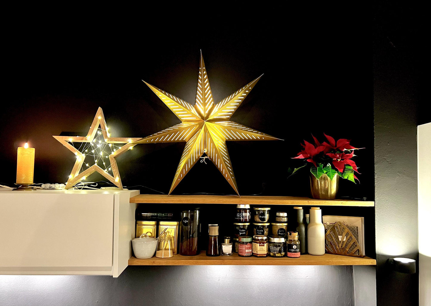 Dekorativer Holzstern aus Massivholz mit abnehmbarer LED Lichterkette im dezenten und zeitlosen Design aus Eiche | Weihnachtsdeko