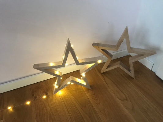Dekorativer Holzstern aus Massivholz mit abnehmbarer LED Lichterkette im dezenten und zeitlosen Design aus Eiche | Weihnachtsdeko