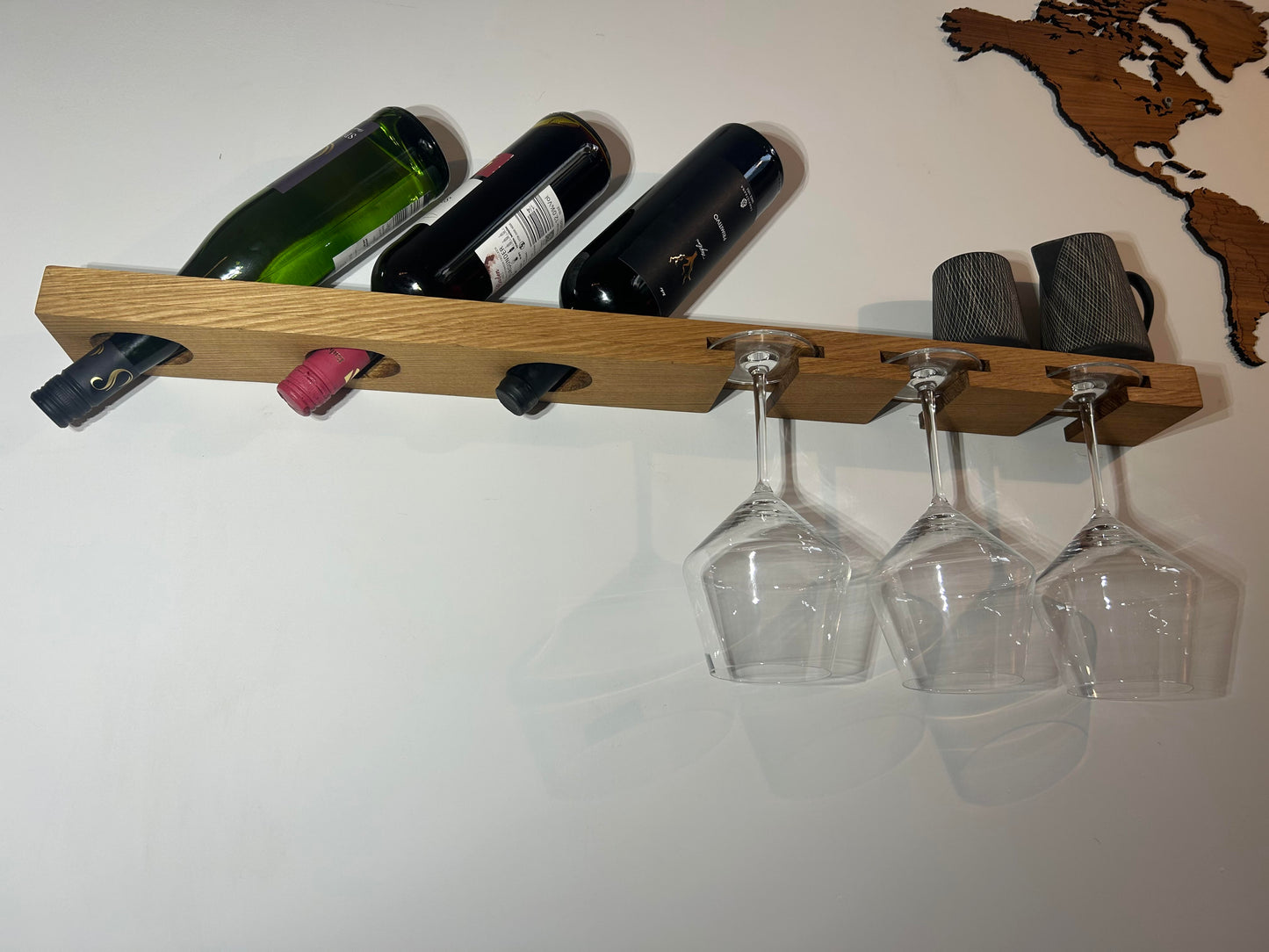 Weinregal Wand aus Eiche | Weinglashalter für 3 Gläser & 3 Flaschen | Handgefertigt | Geschenk für Weinliebhaber | Küche Wohnzimmer