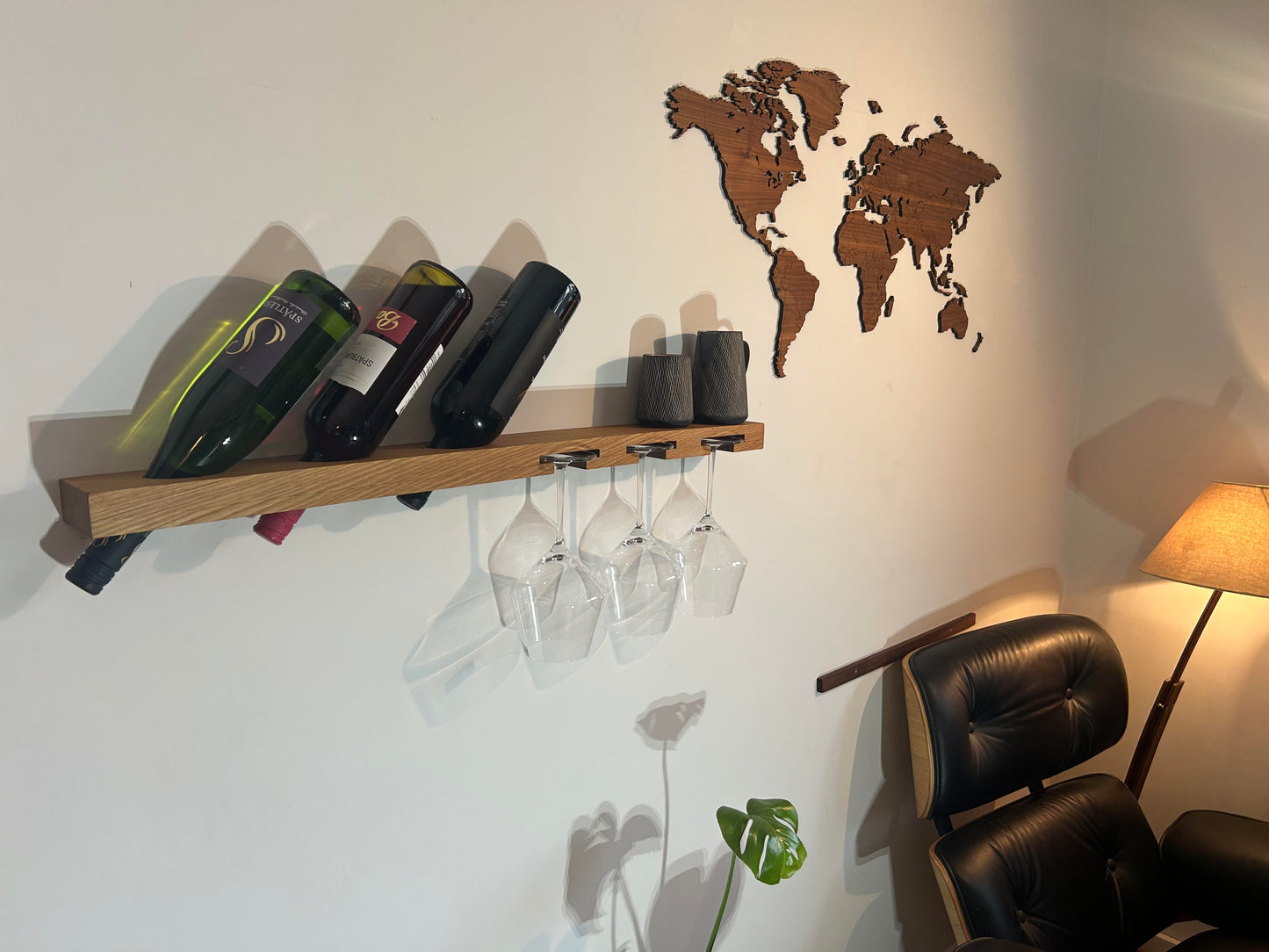 Weinregal Wand aus Eiche | Weinglashalter für 3 Gläser & 3 Flaschen | Handgefertigt | Geschenk für Weinliebhaber | Küche Wohnzimmer