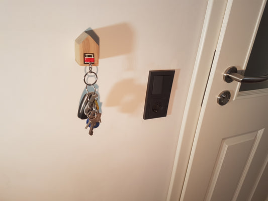 Schlüsselleiste Holz Garage Design – Schlüsselbrett & Schlüsselhalter aus Eiche, Handmade, inkl. Auto Schlüsselanhänger mit LED