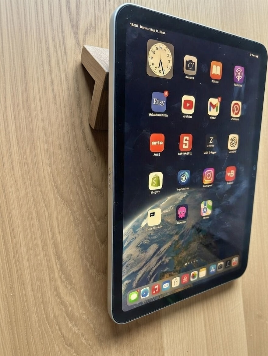 Ablage, Halterung für Handy, Smartphone und Tablet - aus nachhaltigem Nussbaum, handgemacht mit halbverdeckter Schwalbenschwanzverbindung