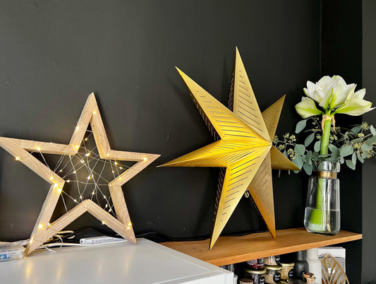 Dekorativer Holzstern aus Massivholz mit abnehmbarer LED Lichterkette im dezenten und zeitlosen Design aus Eiche | Weihnachtsdeko