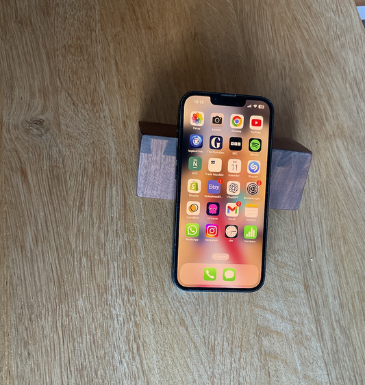 Ablage, Halterung für Handy, Smartphone und Tablet - aus nachhaltigem Nussbaum, handgemacht mit halbverdeckter Schwalbenschwanzverbindung