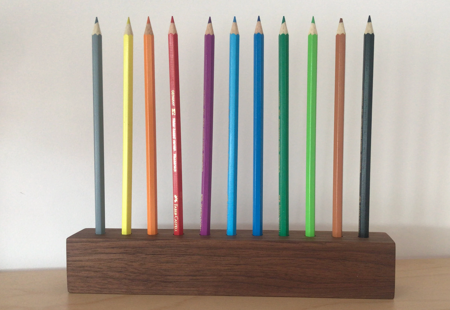 Minimalist Walnut Pen Holder with 10 Colored Pencils – Handmade Desk Organizer, Office Accessory, Gift Idea