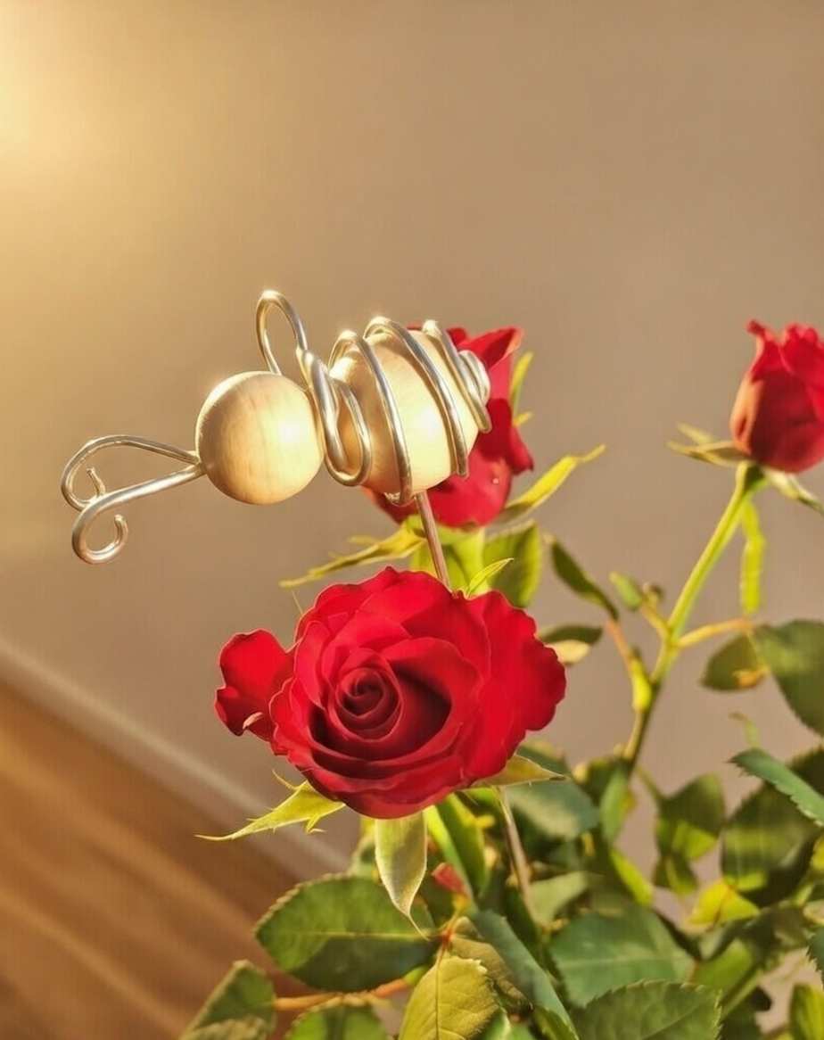 Original handmade wooden bee – decoration for flowers and plants, sustainable, stylish &amp; unique