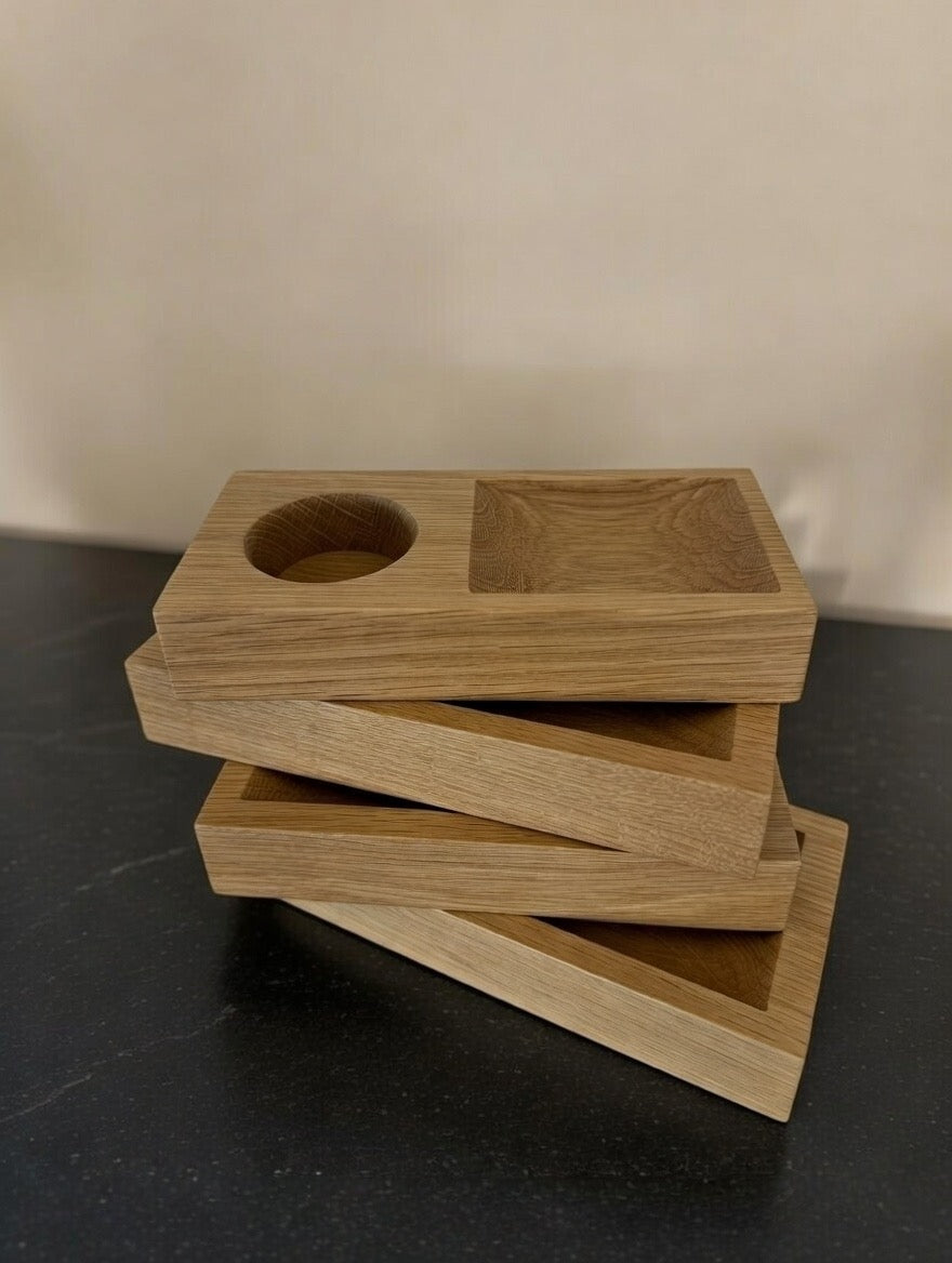 Eierbecher aus massiver Eiche handgefertigt mit Salz-Pfeffer-Mulde – minimalistisch Holz Unikat