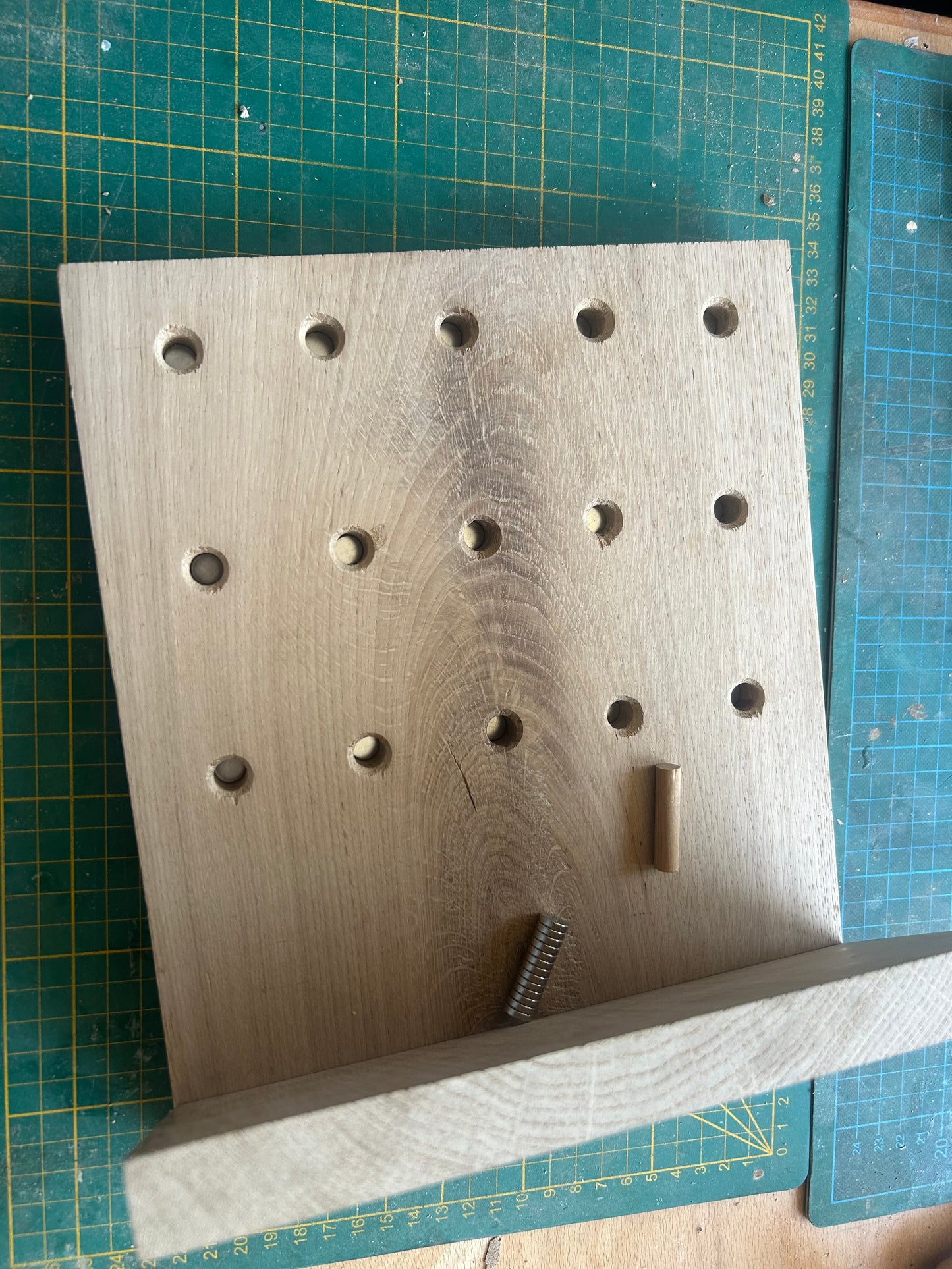 Magnetischer Messerblock Eiche Massiv – Handgefertigt Messerhalter Holz – Magnet Messerleiste Stehend – Handmade in Germany