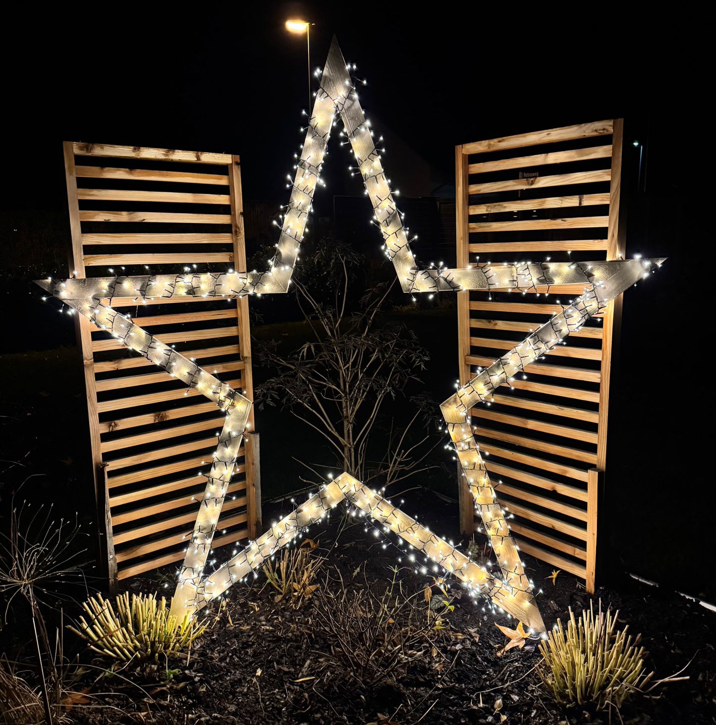 XXL Holz Weihnachtsstern 1,9 m | Weihnachtsdeko außen | Stern aus Fichte | Handgemacht | Outdoor Weihnachtsstern | LED Lichterkette optional