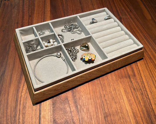Practical jewelry rack in elegant design