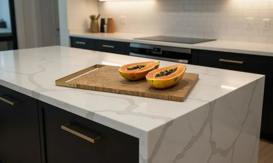 Handgefertigtes Eichen Hackbrett mit Messinggriff | Nachhaltiges Schneidebrett | Küchenbrett Holz | Geschenk für Küchenliebhaber