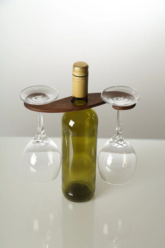 Handgefertigter Weinglashalter aus Nussbaum – Weinglas, Weinbutler, Tischdeko, Geschenkidee, Holz, Elegant & Praktisch