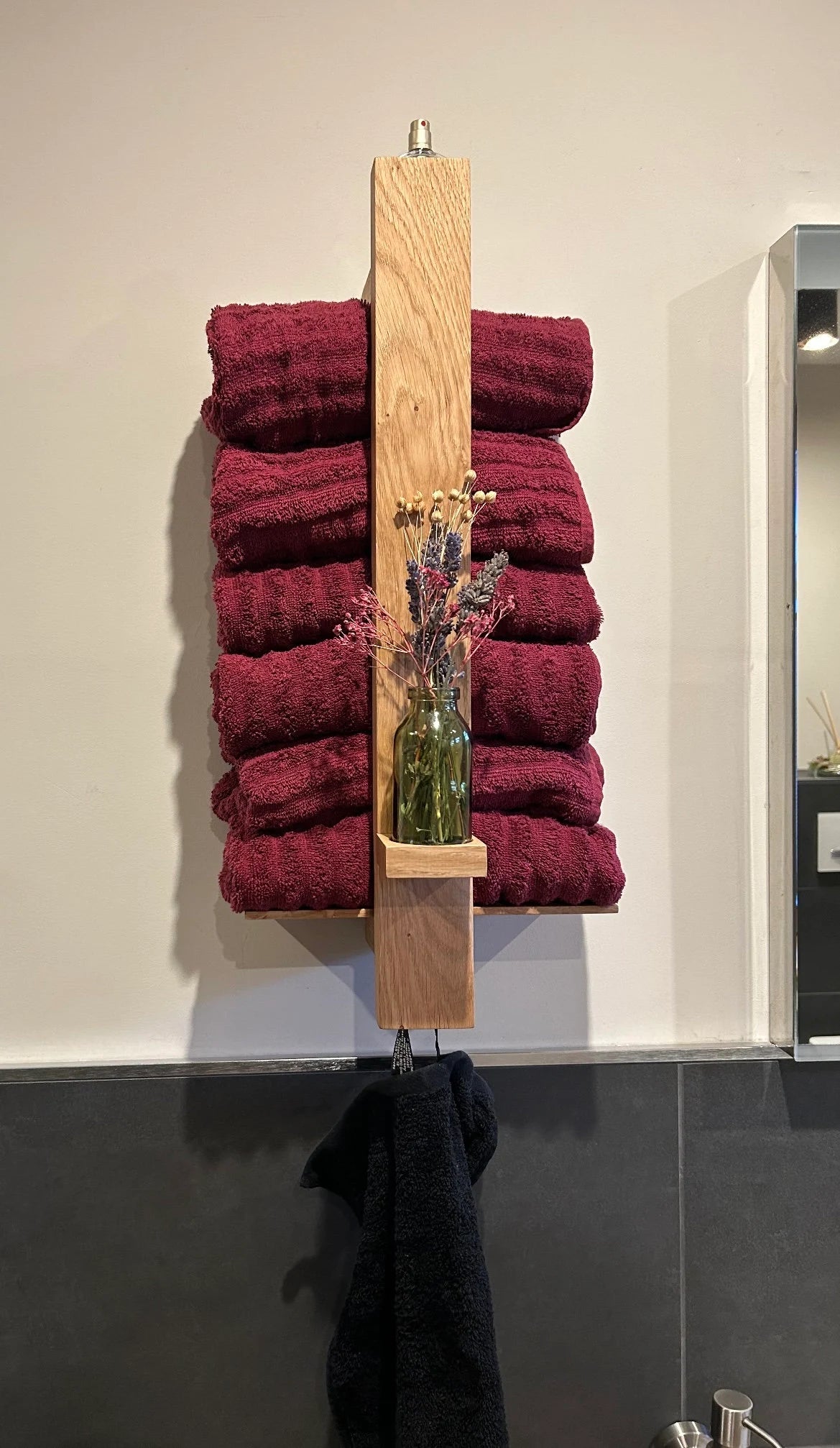 Handtuchhalterung - Handtuchhalter mit Vase und verstecktere Magnethalterung für Nagelschere