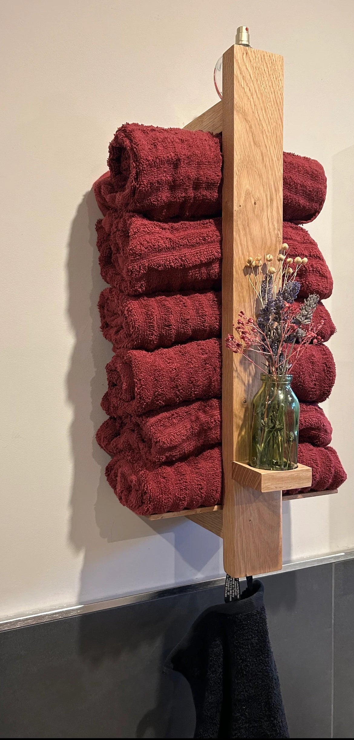 Handtuchhalterung - Handtuchhalter mit Vase und verstecktere Magnethalterung für Nagelschere