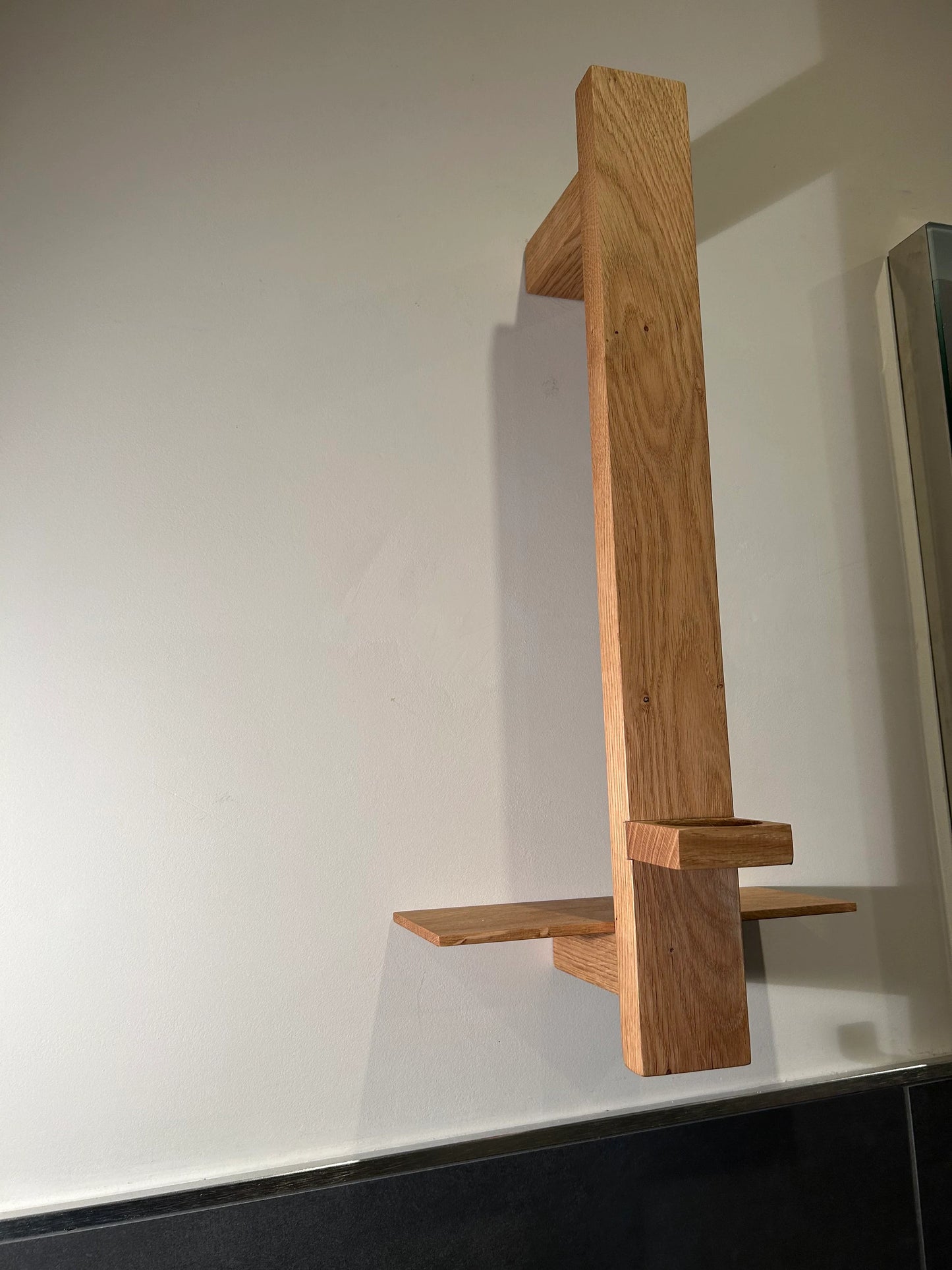 Handtuchhalterung - Handtuchhalter mit Vase und verstecktere Magnethalterung für Nagelschere