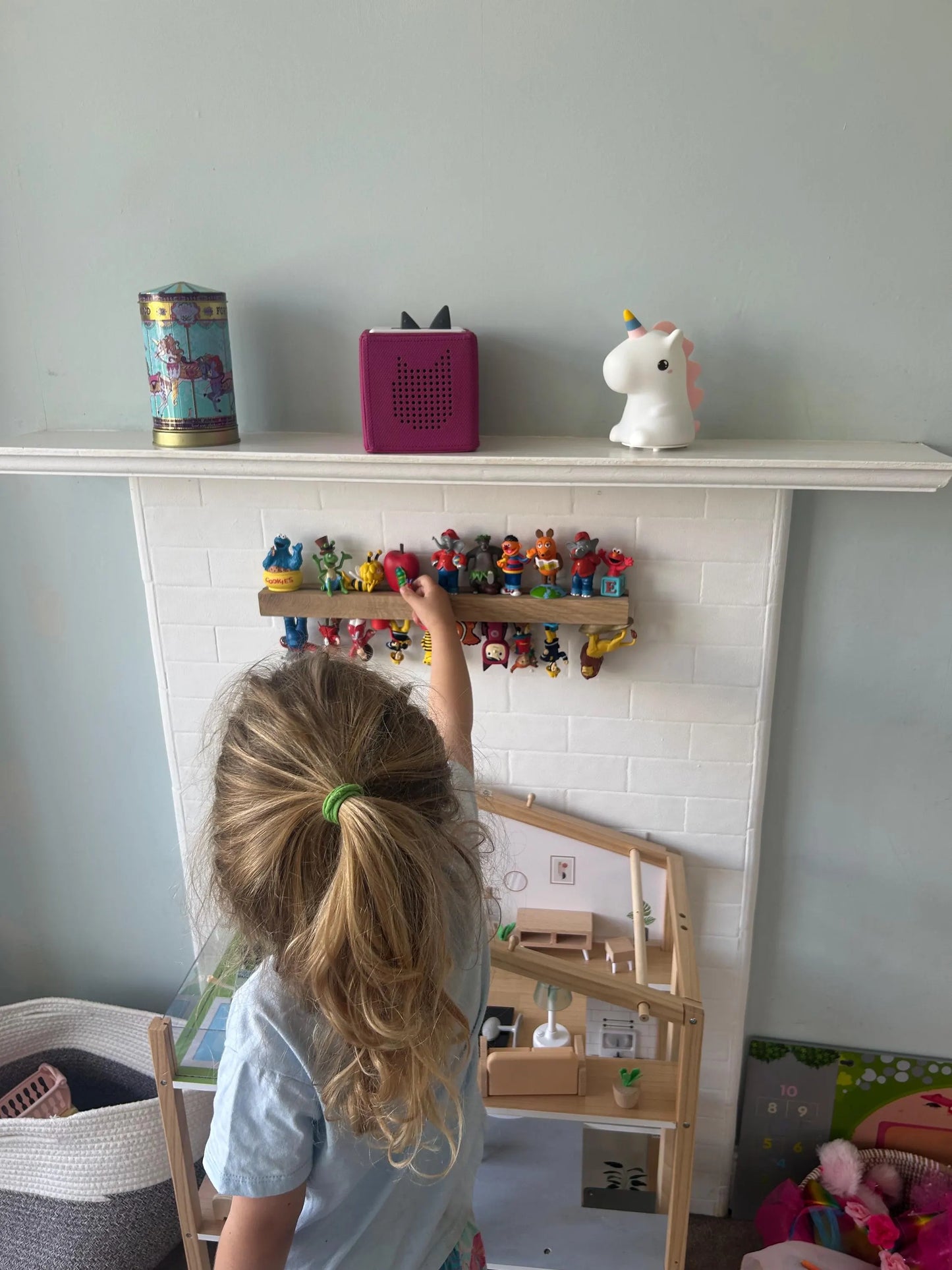 Tonie Shelf Oak Magnetic – Toniebox Shelf - Accessories – Wall Mount for Children's Room – Tonie Figures Storage