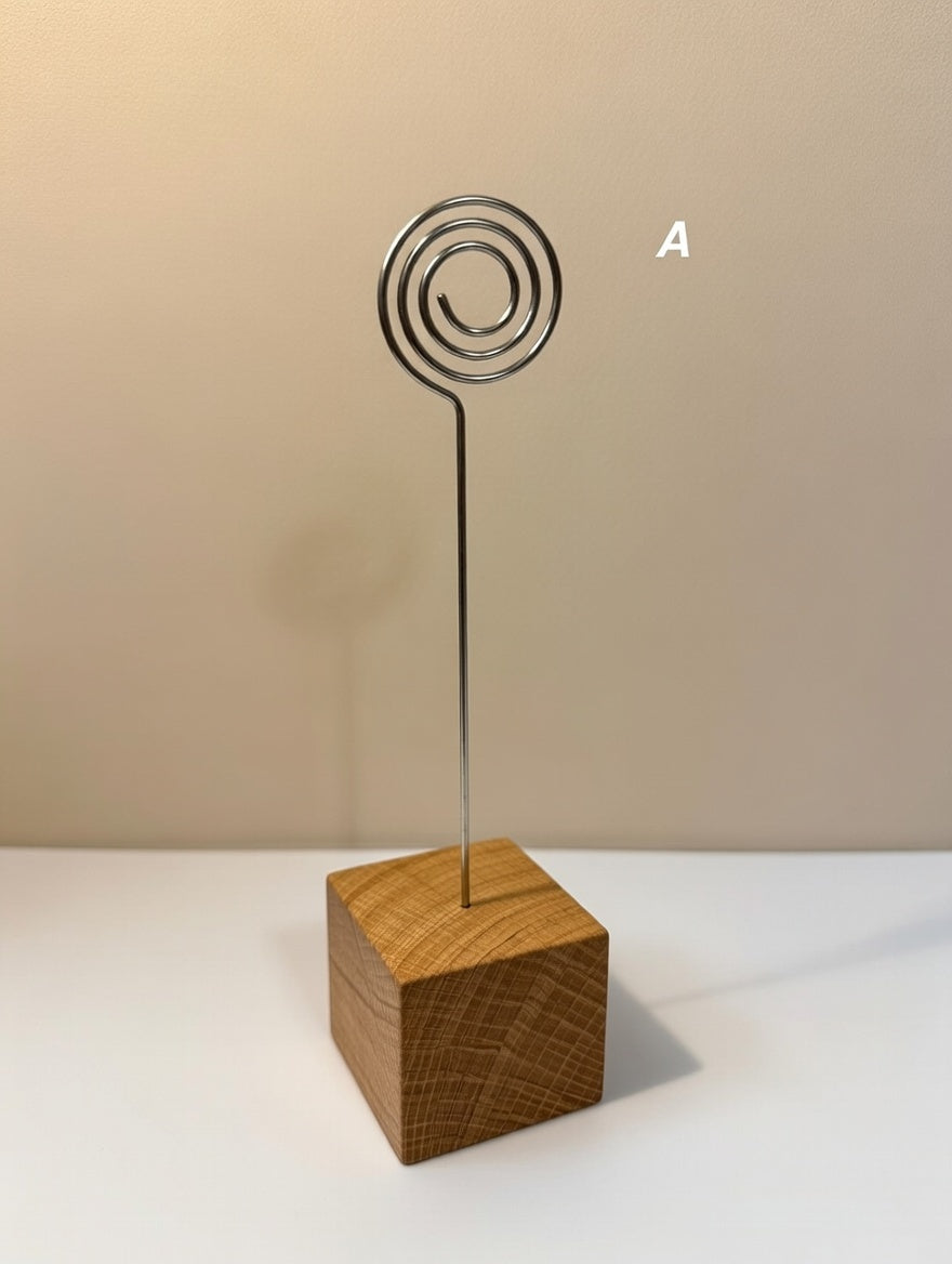 Fotoständer aus Eiche, handgemacht. Ideal als Bilder- & Kartenhalter – Einzigartiger Clip, perfektes Geschenk.