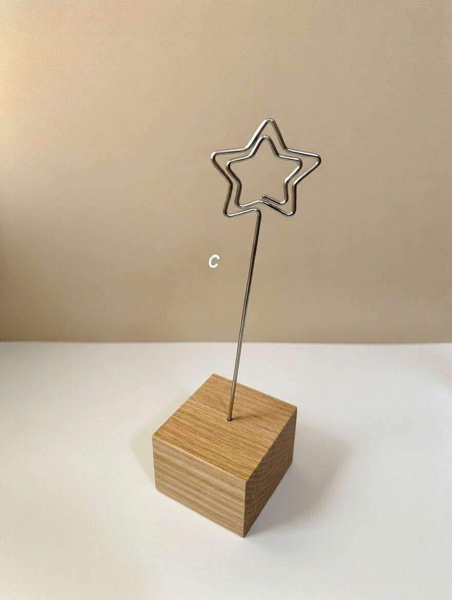 Fotoständer aus Eiche, handgemacht. Ideal als Bilder- & Kartenhalter – Einzigartiger Clip, perfektes Geschenk.