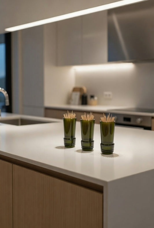 Zahnstocherhalter aus recycelter Weinflasche – Glas Hausform – nachhaltige Tischdeko Küche – handgemacht in Deutschland – Geschenkidee