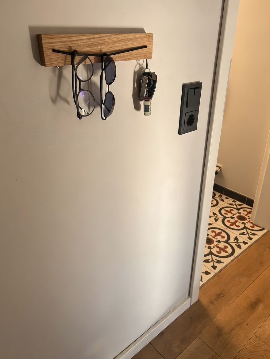 Brillenhalter aus Eiche mit Magnet-Schlüsselhalter | Sonnenbrillenhalter | Wand Brillenablage Holz | Schlüsselboard Flur | handgemacht