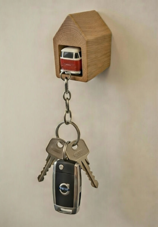 Schlüsselleiste Holz Garage Design – Schlüsselbrett & Schlüsselhalter aus Eiche, Handmade, inkl. Auto Schlüsselanhänger mit LED