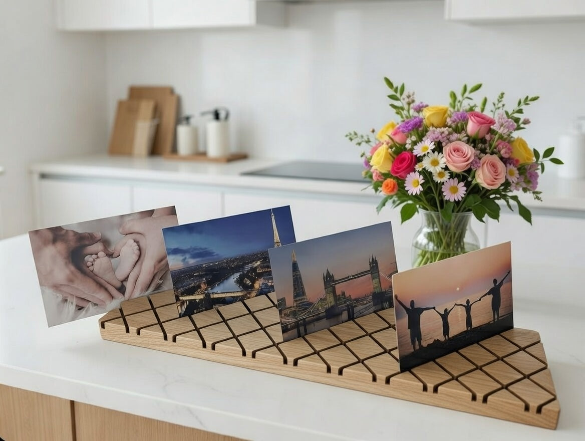 Bilderleiste Holz Eiche – Fotoleiste & Bilderhalter | Handgemachte Fotoschiene | Massivholz Deko | Geschenkidee Wanddeko