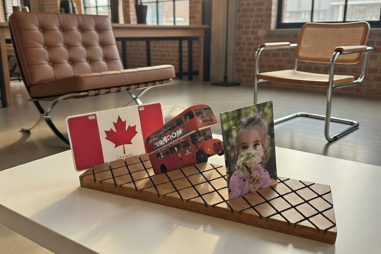 Bilderleiste Holz Eiche – Fotoleiste & Bilderhalter | Handgemachte Fotoschiene | Massivholz Deko | Geschenkidee Wanddeko