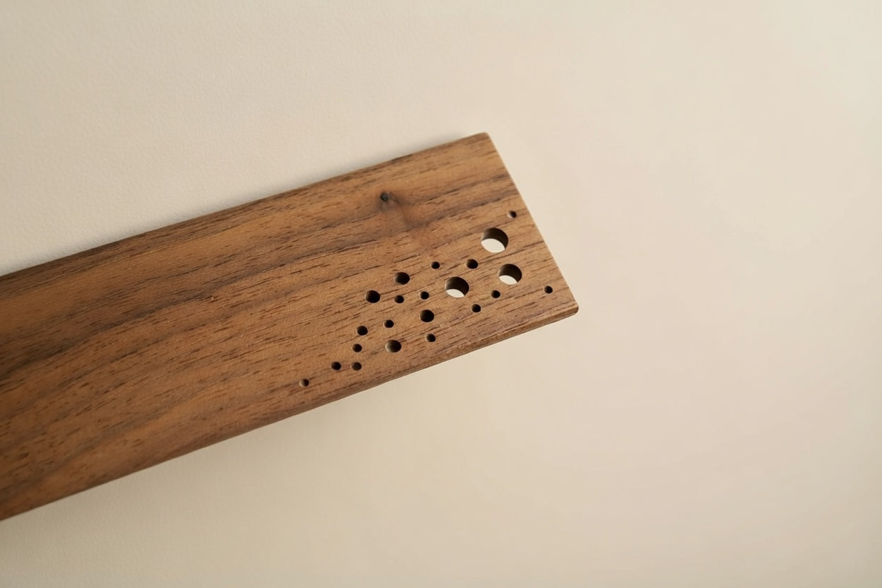 Lesezeichen aus massiven Holz | Holzart wahlweise Kirschbaum oder Nussbaum| Bookmark, Buchzeichen, Leseband, Lesemarke