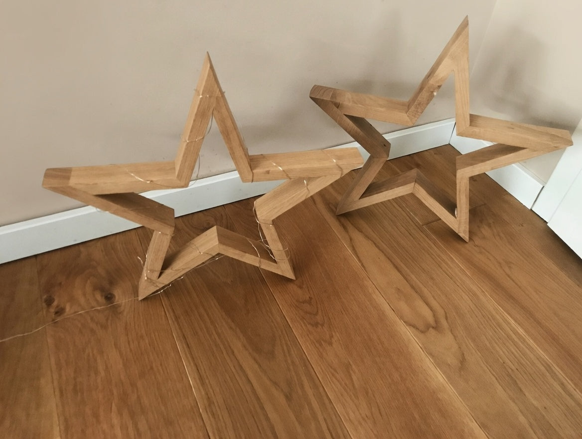 Dekorativer Holzstern aus Massivholz mit abnehmbarer LED Lichterkette im dezenten und zeitlosen Design aus Eiche | Weihnachtsdeko| Stern | Weihnachtsstern