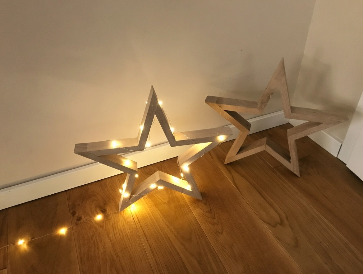 Dekorativer Holzstern aus Massivholz mit abnehmbarer LED Lichterkette im dezenten und zeitlosen Design aus Eiche | Weihnachtsdeko| Stern | Weihnachtsstern
