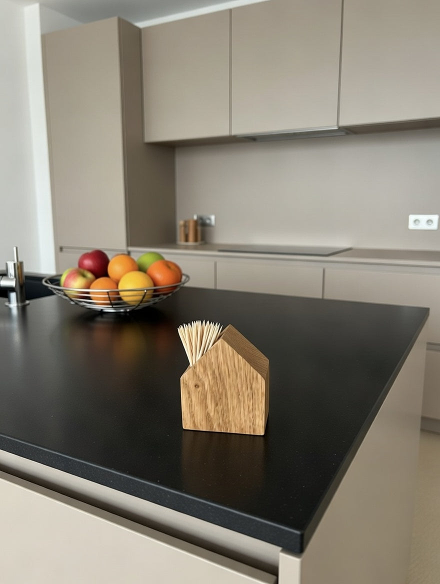 Zahnstocherhalter aus Eiche in Hausform – handgefertigt, massiv Holz, dekorativ für Küche & Tisch