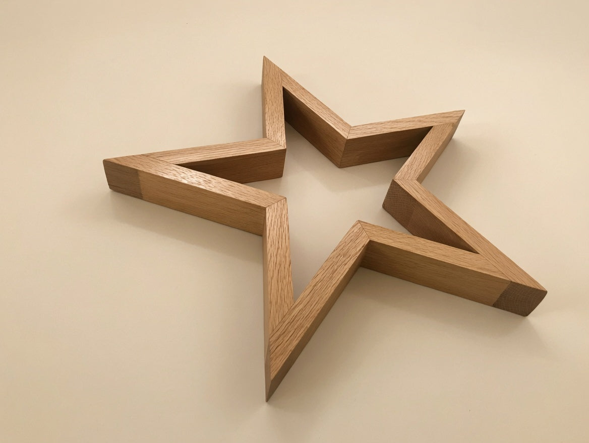 Dekorativer Holzstern aus Massivholz mit abnehmbarer LED Lichterkette im dezenten und zeitlosen Design aus Eiche | Weihnachtsdeko| Stern | Weihnachtsstern